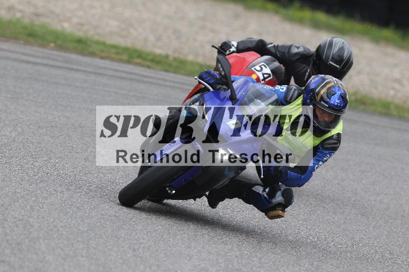 Archiv-2025/10 23.04.2025 Cornu Master School ADR/rot-rouge/0-2